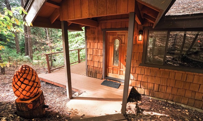 Pollock Pines Cabin | Mountain modern cabin close to Apple Hill wineries and Sly Park Recreation area.