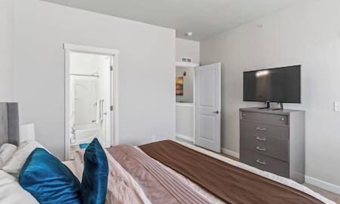 Draper House | Mountain Oasis|Gym|Pool|Hot tub