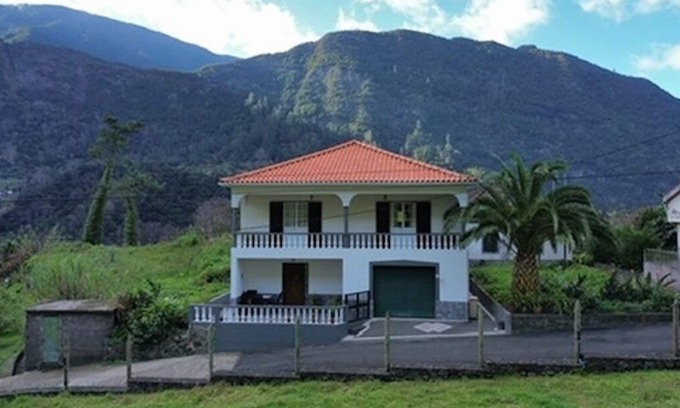 Sao Vicente House | Mountain retreat