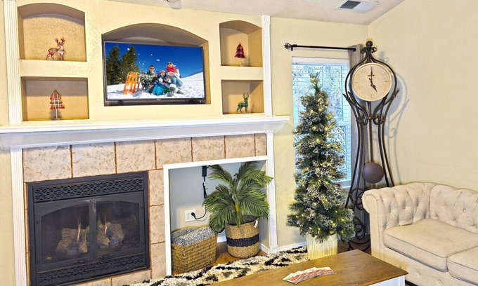 Ponderosa Trails House | Mountain Retreat w/Foosball/Game Table + Fireplace!