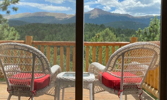 Rainbow Valley House | Mountain Sunrise Cabin with breathe taking views.