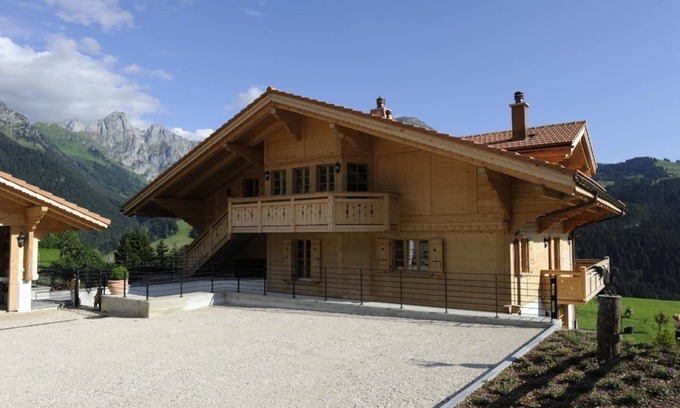 Chateau-d'Oex Ski Chalet | Mountain Top Chalet with fantastic views