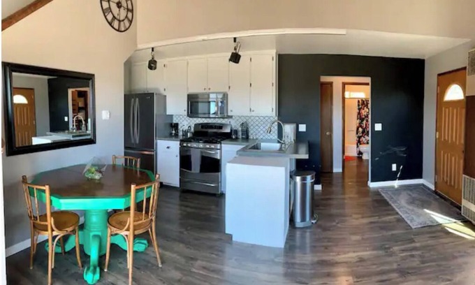 Lower Kingsbury House | *Mountain Top* PANORAMIC LAKE VIEW - Monthly