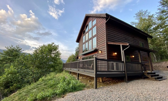 Butler Cabin | Mountain view cabin with access to a private dock on Watauga Lake