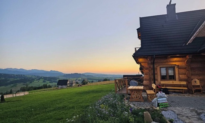 Czarny Dunajec Ski Chalet | Mountain View Chalet with HotTub and Sauna — 20 Minutes to Zakopane!