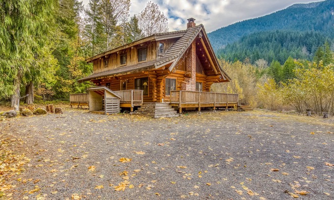 Rhododendron House | Mountain view, dog-friendly cabin with fireplace, washer/dryer, grill, & hot tub