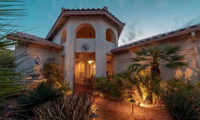 Pinnacle Hill House | Mountain View Hide Away with Heated Pool
