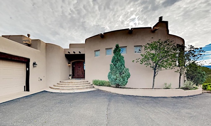 Santa Fe House | Mountain-View Magic