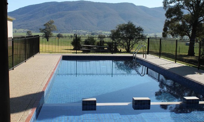 Corryong Hotel | Mountain View Motel