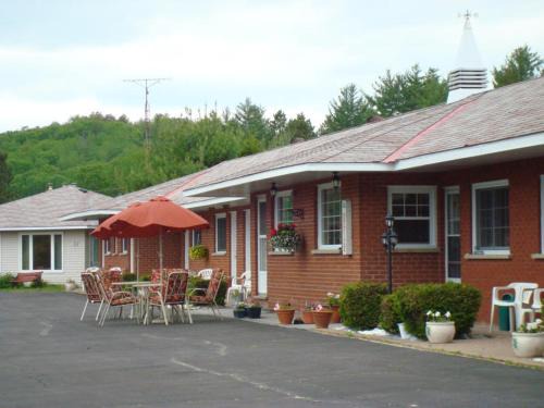 Madawaska Valley Hotel | Mountain View Motel
