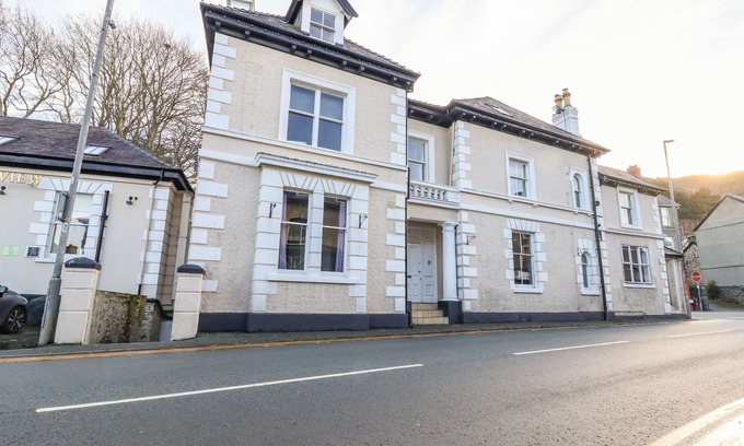 Penmaenmawr Cottage | MOUNTAIN VIEW, pet friendly, country holiday cottage in Penmaenmawr