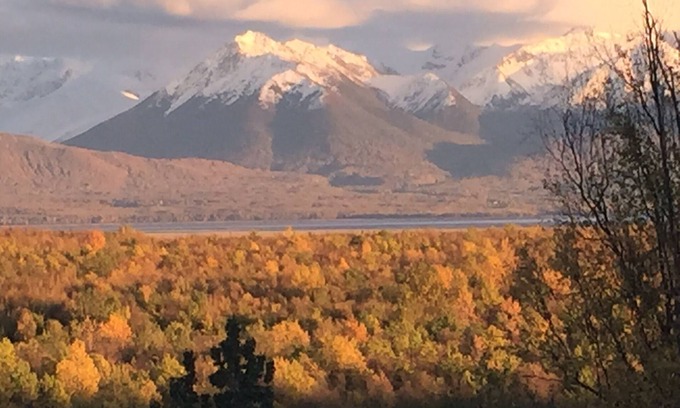 Knik-Fairview House | Mountain View Retreat