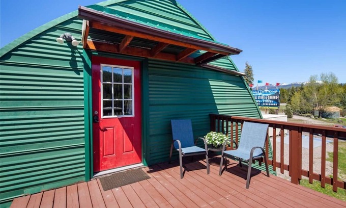 Coram Apartment | Mountain View Studio! Store & rentals on-site!