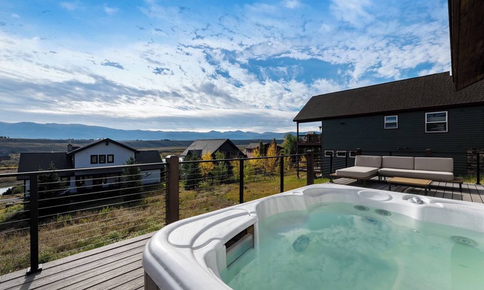 Tabernash House | Mountain Views Hot Tub Escape