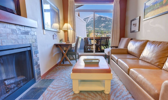 Cougar Creek Condo | MOUNTAIN VIEWS, HOT TUB & HEATED POOL:1 Bed 1 Bath
