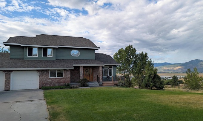 Missoula House | Mountain Views with Expansive Deck Luxury 4BR Home. nNear Downtown and Airport