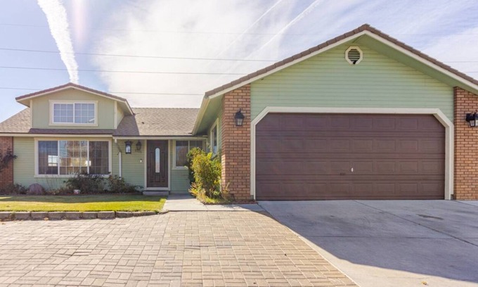 Carson City House | Mountains view house .