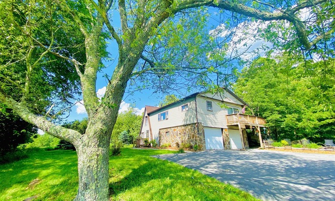 Honesdale Apartment | Mountaintop Hideaway ~ Piece of Paradise - Apt