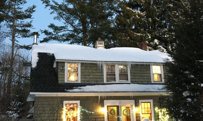 Cragsmoor House | Mountaintop Library Getaway