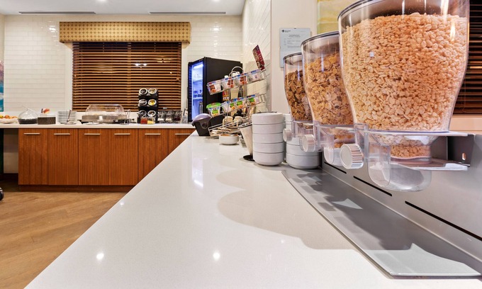 Sundre Hotel | Mountainview Inn & Suites