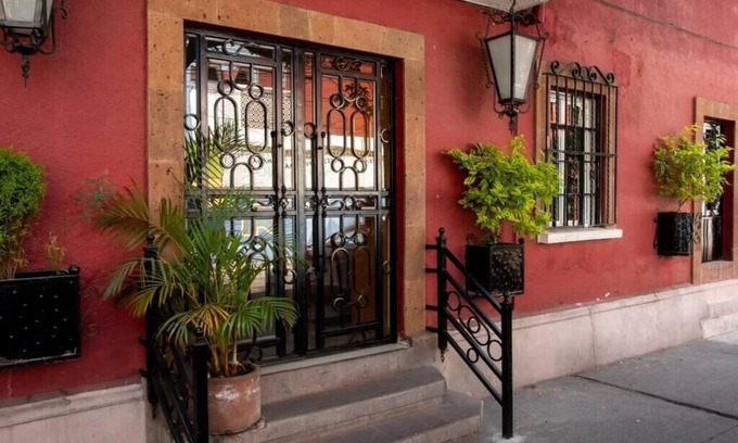 Roma Sur Apartment | Mr. W | Remodeled Cozy Roma Apartment