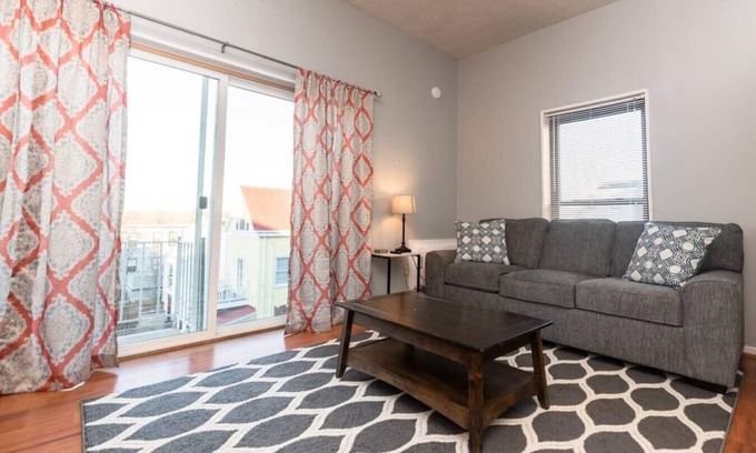 Mount Adams Apartment | Mt. Adams 1BR Great Location! Steps from Monastery
