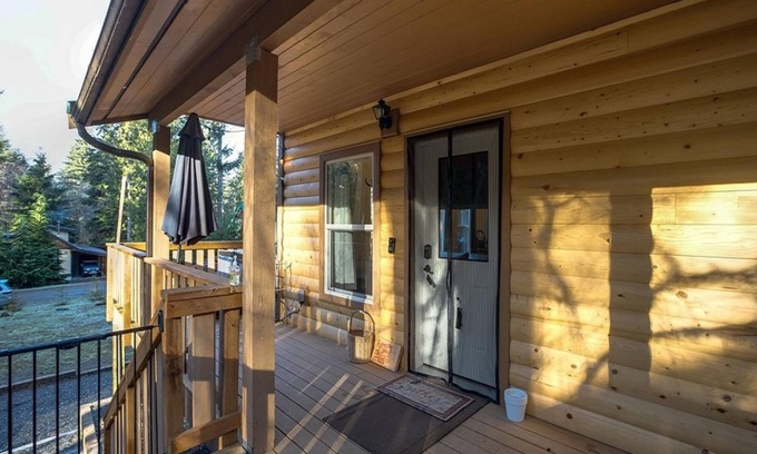 Warnick House | Mt. Baker Lodging Cabin 2- Sleeps 8!