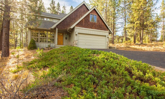 Deer Park House | MTBA05 - Quiet Setting, A/C, Private Hot Tub, Dog Loving