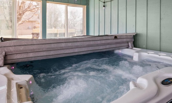 La Porte House | MTM Premier, Hot Tub, 5-Bedroom, 2 King Beds
