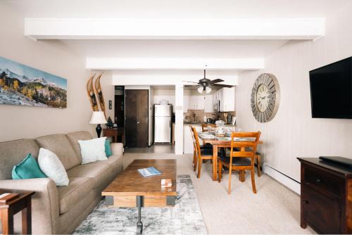 Copper Mountain Village House | MTN View - Close to Lifts - Heated Pool - Copper