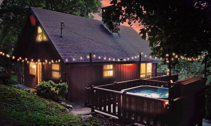 Seven Devils Ski Chalet | Mtn Views Family Friendly Fire Pit Hot Tub Pool Table