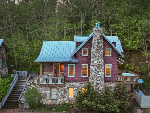 Wolf Laurel House | Mtn Views Hot Tub Close to Asheville