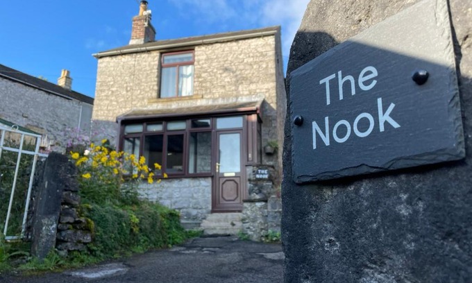 Taddington House | Muddy Paws Cottages - The Nook
