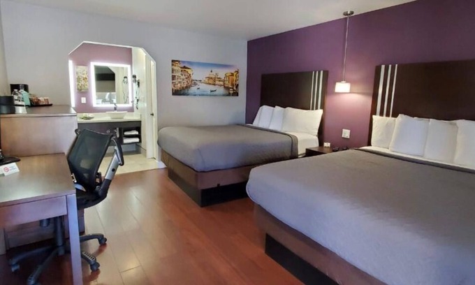 Martinez Hotel | Muir Lodge Motel