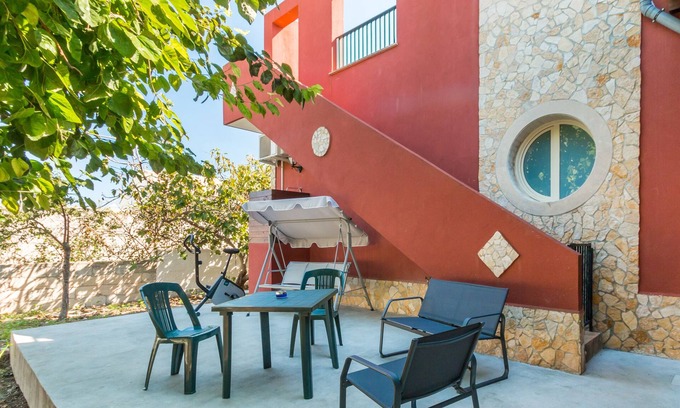 Gallina Villa | MULBERRIE'S HOUSE NEAR THE BEACH AND WITH WI. FI