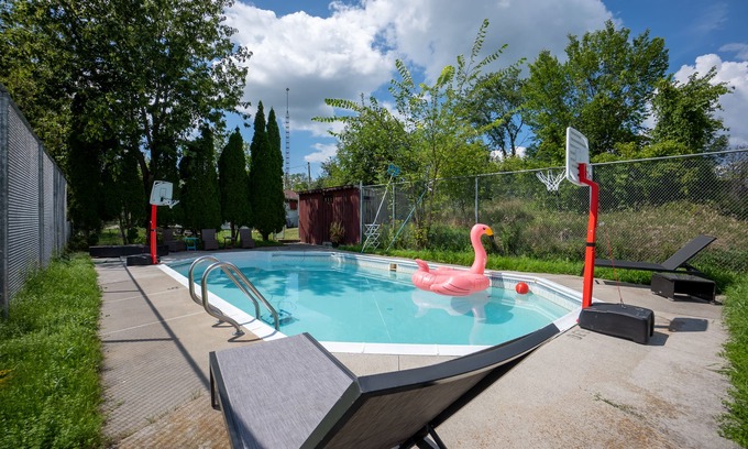 Trent Hills House | Multi-Family Private Resort (Pool, Gardens, Swings, 3-Full Homes) *Sleeps 30*