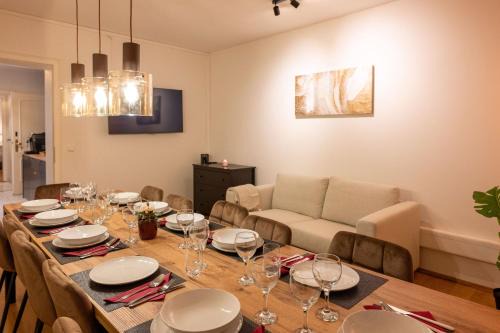 St. Paul Apartment | Munich Large Apartment 110 qm, 3 Bedrooms and very Central 1-12 Guests
