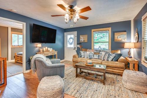 Almo House | Murray Cabin with Hot Tub Walk to Kentucky Lake!