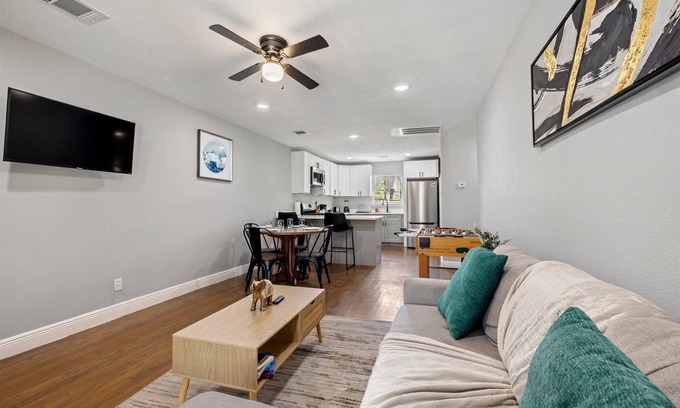 MacGregor Apartment | Museums Cozy Med Center Apt | BBQ Fire Pit Games