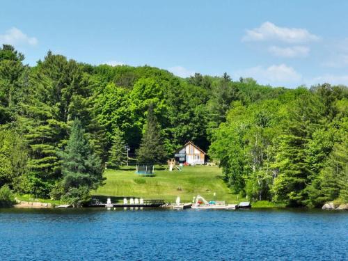 Muskoka Lakes Ski Chalet | Muskoka Lakefront 3-bdrm Chalet #90