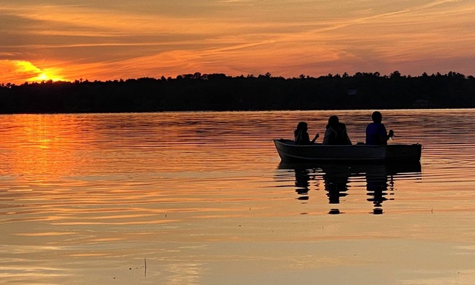 Port Stanton Cottage | Muskoka Retreat-Sparrow L. Clean Reno'd CAC Sunsets Shallow sandy entry Sleeps 8