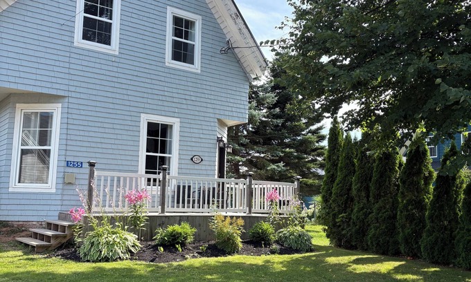 Central Bedeque House | Muttart Heritage House in Historic Bedeque Villagenn