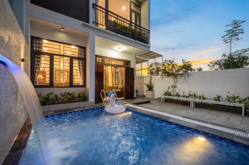 Ngu Hanh Son Villa | My Khe beach Villa 5 rooms 7 beds Free pick up airport NEW