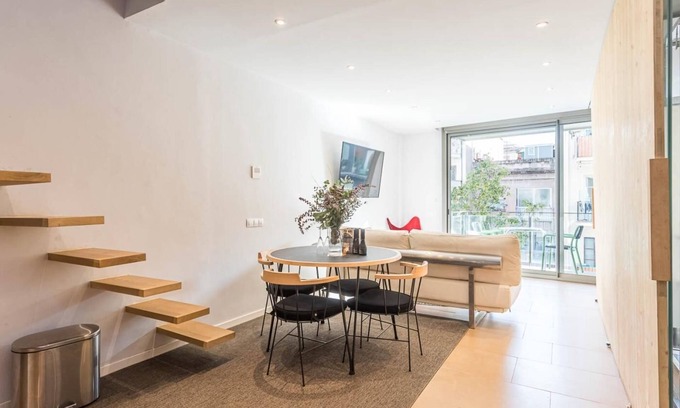 Sant Gervasi Apartment | My Space Barcelona apartment with large terrace close to Barraquer clinic