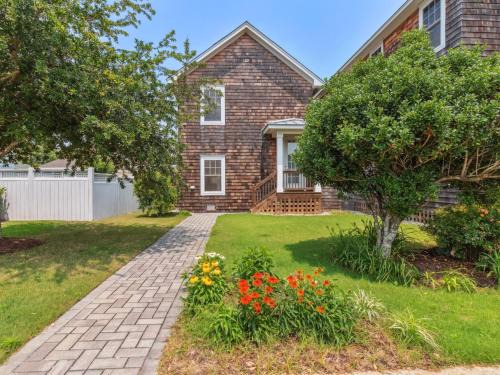 Historic Downtown Manteo Apartment | Myrtles Retreat Walk to Festival Park Downtown