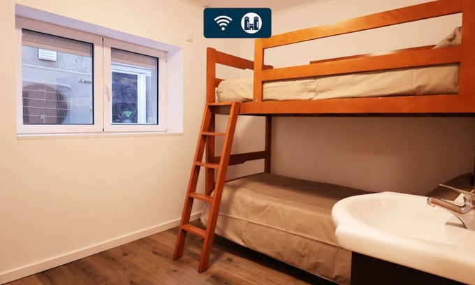 Montalegre e Padroso Apartment | MyStay - Casa Miná 2 | Bunk Bed in historic center