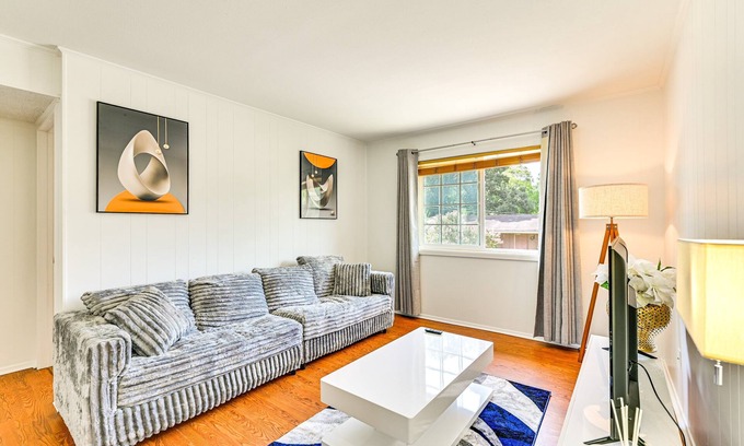 Nacogdoches Apartment | Nacogdoches Luxe 2BR Retreat, Walk to SFA, Pet-Friendly + Superhost Clean