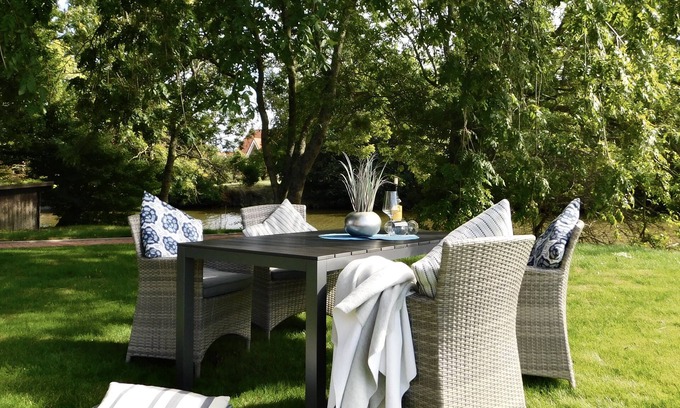 Greetsiel Apartment | Nagelneue Eg-ferienwohnung Direkt an der Greetsieler Gracht mit Wasserzugang
