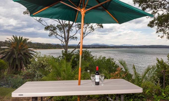 Batehaven House | 'Nandina' Coastal Clifftop Lookout
