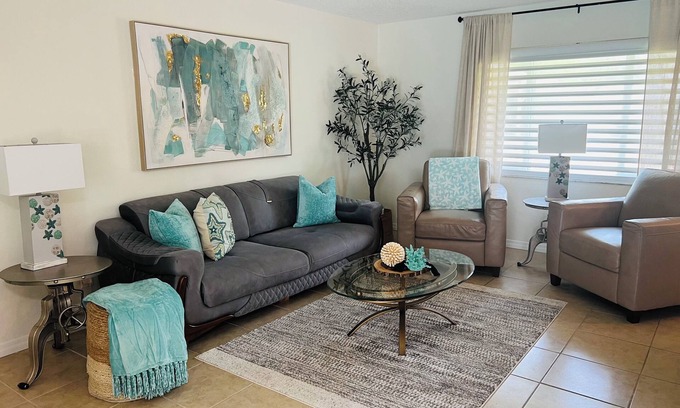 Edgewater House | Naomi’s pool, river & beach getaway